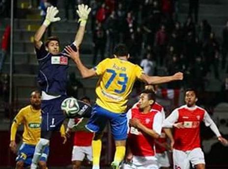 זוכה למחמאות גם אחרי הפסדים. שטראוס