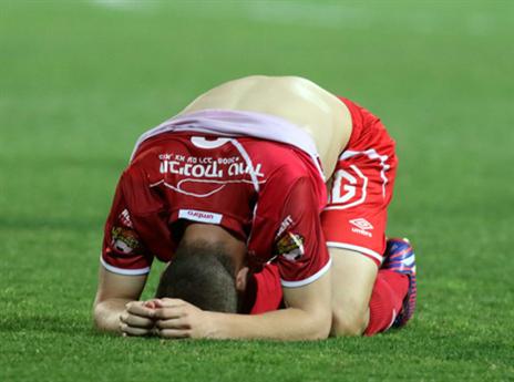 הפועל מתרסקת (יוסי שקל)