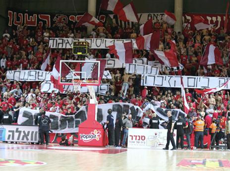 האוהדים האדומים. להרים ידים וזהו? (אלן שיבר)