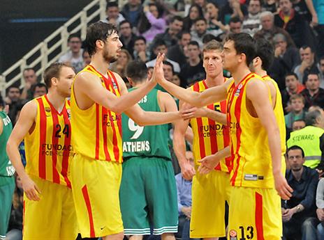 סיבכו את מכבי. שחקני ברצלונה באתונה (GETTYIMAGES)