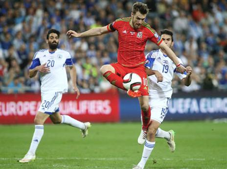 מסתבר שסמי עופר לא ממש מלחיץ את ארון ראמזי (אלן שיבר)