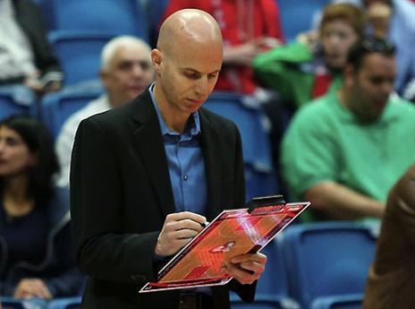 פרנקו, העיר את שחקניו מההלם בפתיחה (אלן שיבר)