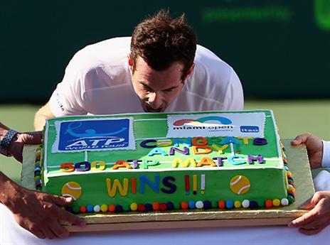 אין חגיגה בלי עוגה. מארי רגע לפני הביס (gettyimages)