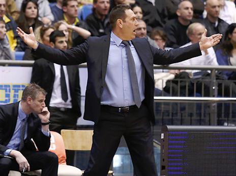 רואה בו חבר. גודס (אלן שיבר)