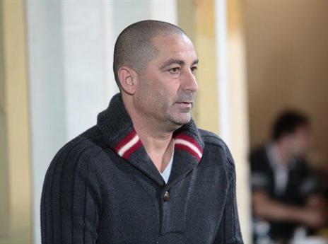 בן זקן. גירסאות סותרות בין אשדוד לקאדונה יונייטד