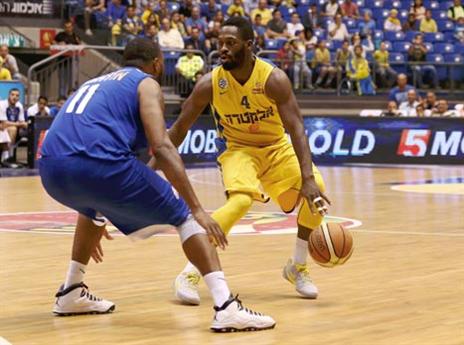 למרות הפציעות, מכבי דרסה את הרצליה (צילום: אלן שיבר)