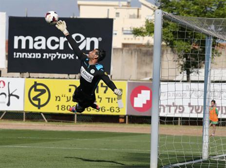 אוהד כהן בהתעופפות (צילום: אלן שיבר)
