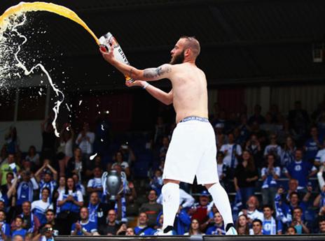 הרבה בירה נשפכה שם היום (gettyimages)