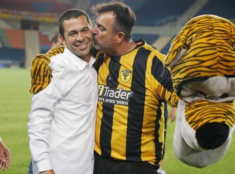 גיא לוי מקבל אהבה (אלן שיבר)