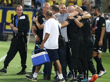 לים עם חיוך. אנשי מכבי פ"ת (אלן שיבר)