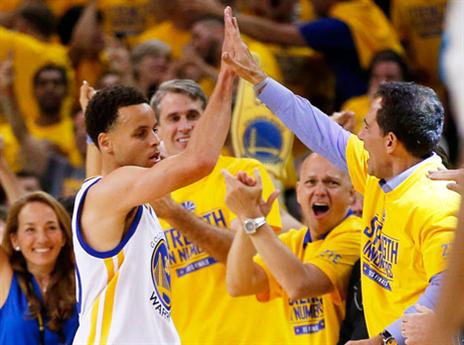 משתף את האוהדים באושר (getty)