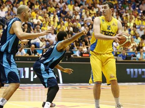 4 נקודות בלבד. ג'ייק כהן (אלן שיבר)