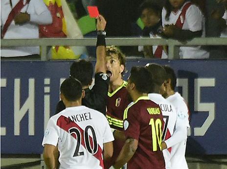 הרגע המכונן. אמורבייטה מורחק (AFP)