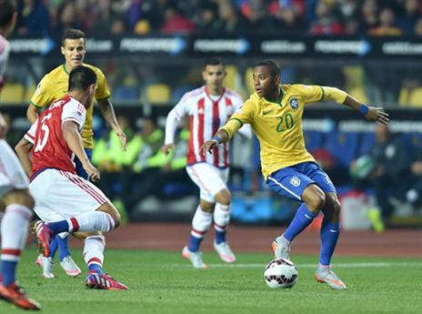 רוביניו, ניסיון ומחץ בהתקפה (AFP)