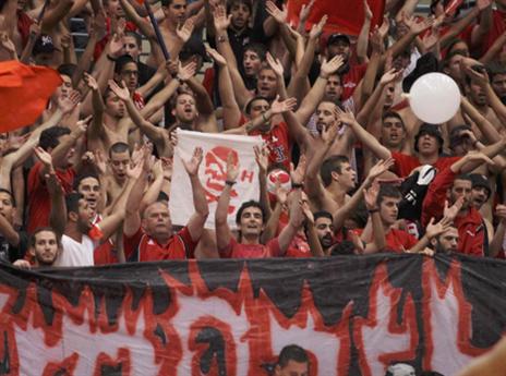 בשנה הבאה גם באירופה? אוהדי הפועל ת"א (אלן שיבר)