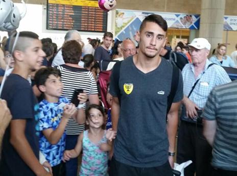 אצילי. סירב לדבר