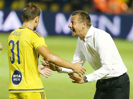 יוקאנוביץ' מסביר: כך תגן על השער (צילום: אלן שיבר)