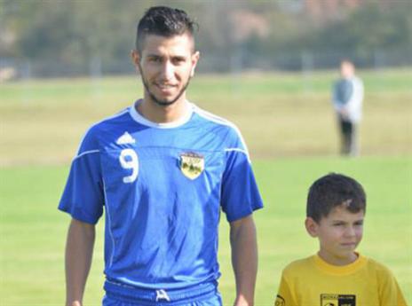 ידען. "שמח לחתום במקום מצויין" (צילום: קובי פורטל)