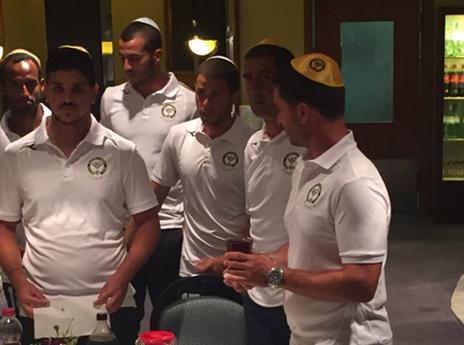 דורה עושה קידוש. סיבה לדאגה? (gettyimages)