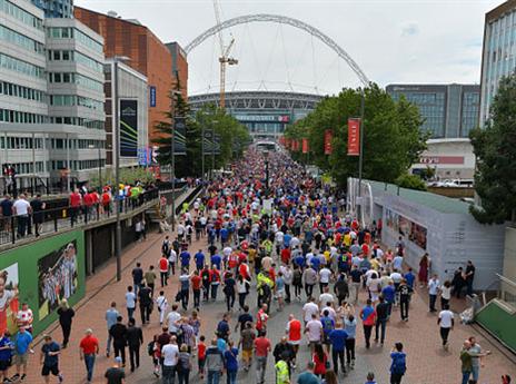 הקהל זרם בהמוניו (gettyimages)