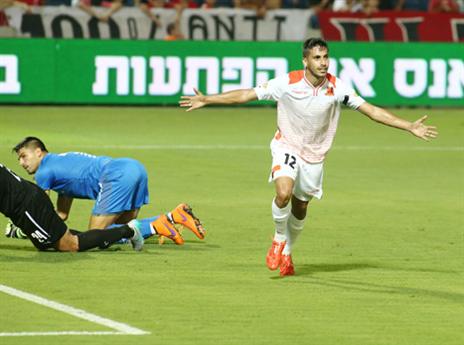 בוזגלו, רגע אחרי השער. מרוצים מהצעירים (צילום: אלן שיבר)