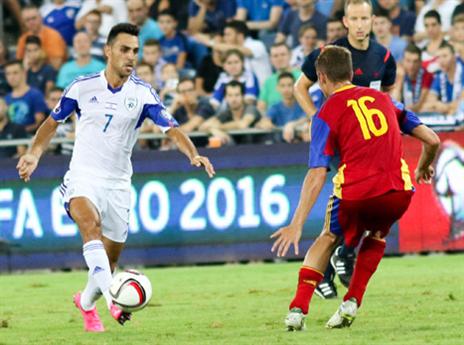 "נבחרת וויילס נפלאה". ערן זהבי (דני מרון)