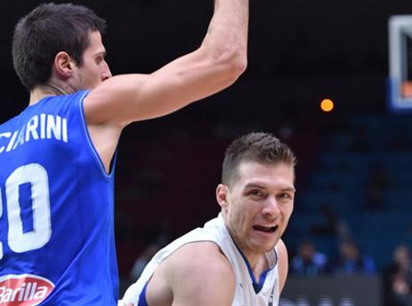 מחצית ראשונה רעה של הנבחרת, טובה שלו. מקל (AFP)