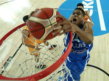 אנטטוקומפו ויוון לוהטים (getty)