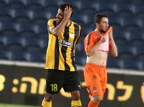 צפוי לפתוח. צעירי