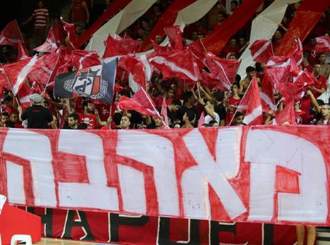 אוהדי הפועל ת"א. הפעם לא יעלו לקבוצה בהעמדה לדין (אלן שיבר)