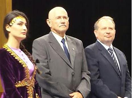 דוידוביץ', במרכז (התמונה באדיבות ההתאחדות הישראלית)