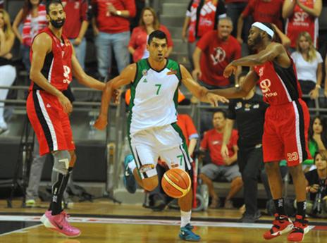 צ'וברביץ' מחפש את הכדור (מנהלת הליגה)