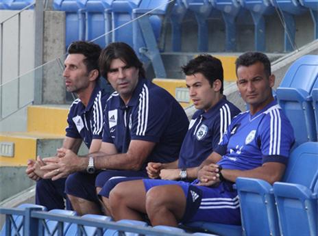 "הצוות המקצועי מחובר לשחקנים" (צילום: ההתאחדות לכדורגל)