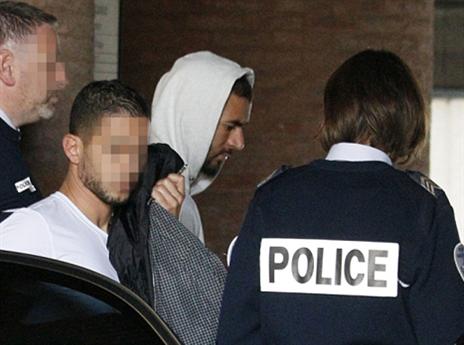 התמונות שהפכו לנפוצות יותר ויותר. בנזמה במעצר