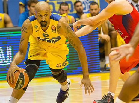 סמית' דווקא כן משחק (אלן שיבר)