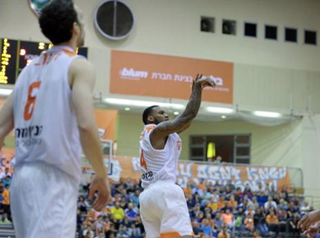 לא התאקלם. אוסבי (האתר הרשמי של מכבי ראשל"צ)