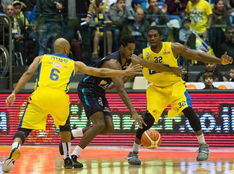 סמית' ואמבקווה מראים הגנה