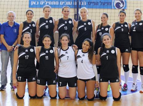 רוצות ניצחון ביתי. רעננה (איגוד הכדורעף)