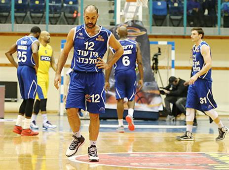 טפירו. לא הצליח להדהים (אלן שיבר)