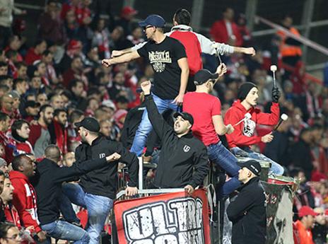 האוהדים האדומים מתחילים להריח את האליפות? (אלן שיבר)