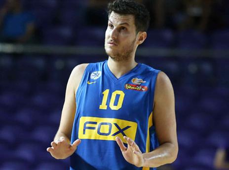 מכבי ברחה ברבע הראשון. פניני (אלן שיבר)