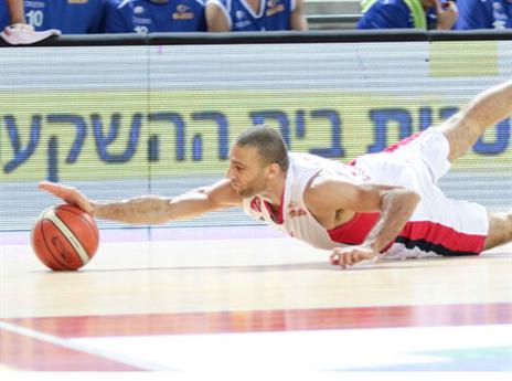 לימונד קופץ אל הפרקט