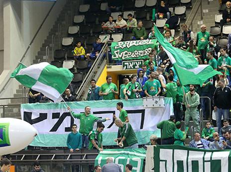 אוהדי חיפה מתכוננים (יוסי שקל)