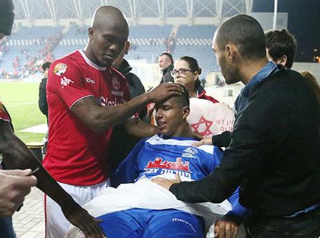 וואקמה הגיע לנחם את דוס סנטוס (אלן שיבר)