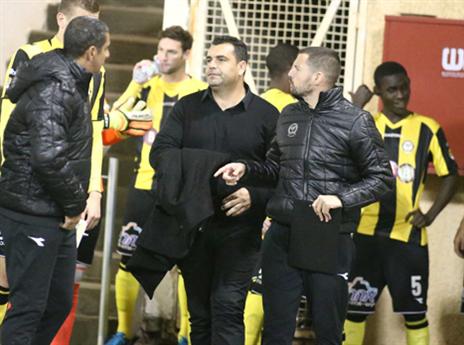 בכורה בנתניה. קורצקי (אלן שיבר)