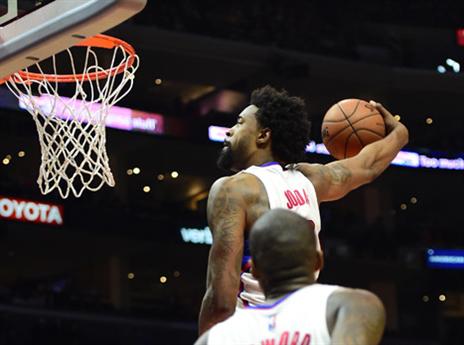 ג'ורדן מטביע את הלייקרס (GETTY)