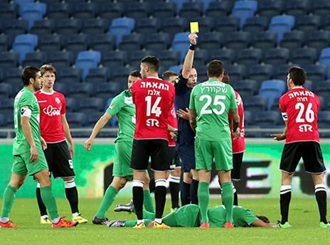 יוסי דורה סופג כרטיס צהוב (יוסי שקל)