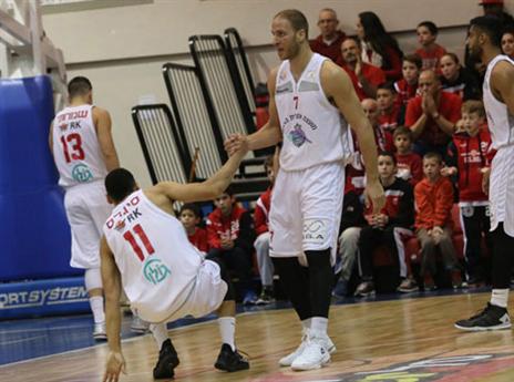 בודדה בפסגה. גלבוע/גליל