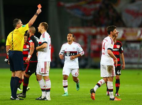 ההרחקה של אלונסו הייתה מהרגעים הבולטים במשחק (gettyimages)