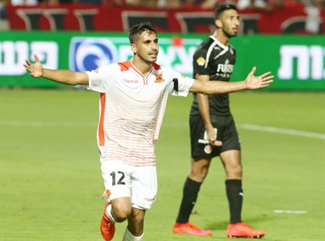 אלמוג בוזגלו. בתמונת ההרכב